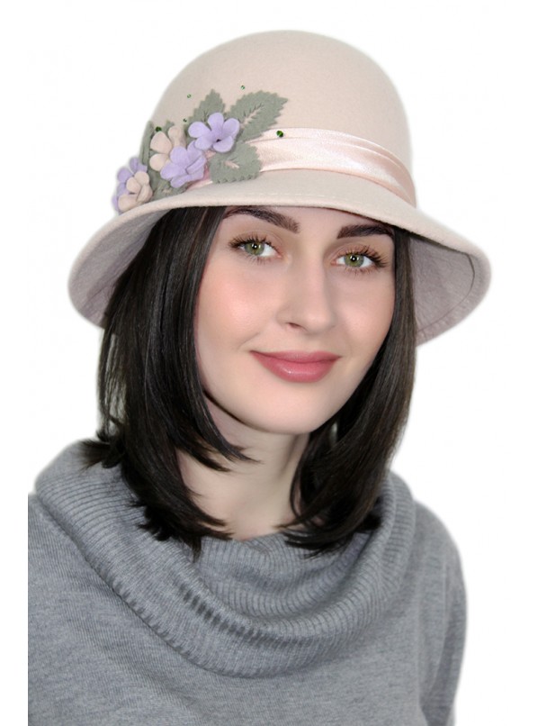 Головные уборы для женщин на весну 2024. Молодежная женская шляпка. Шляпа женская. Весенние головные уборы для женщин. Весенняя шляпка.